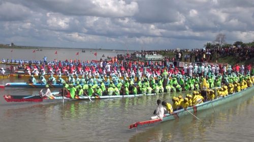 তিতাসে ঐতিহ্যবাহী নৌকা বাইচ অনুষ্ঠিত