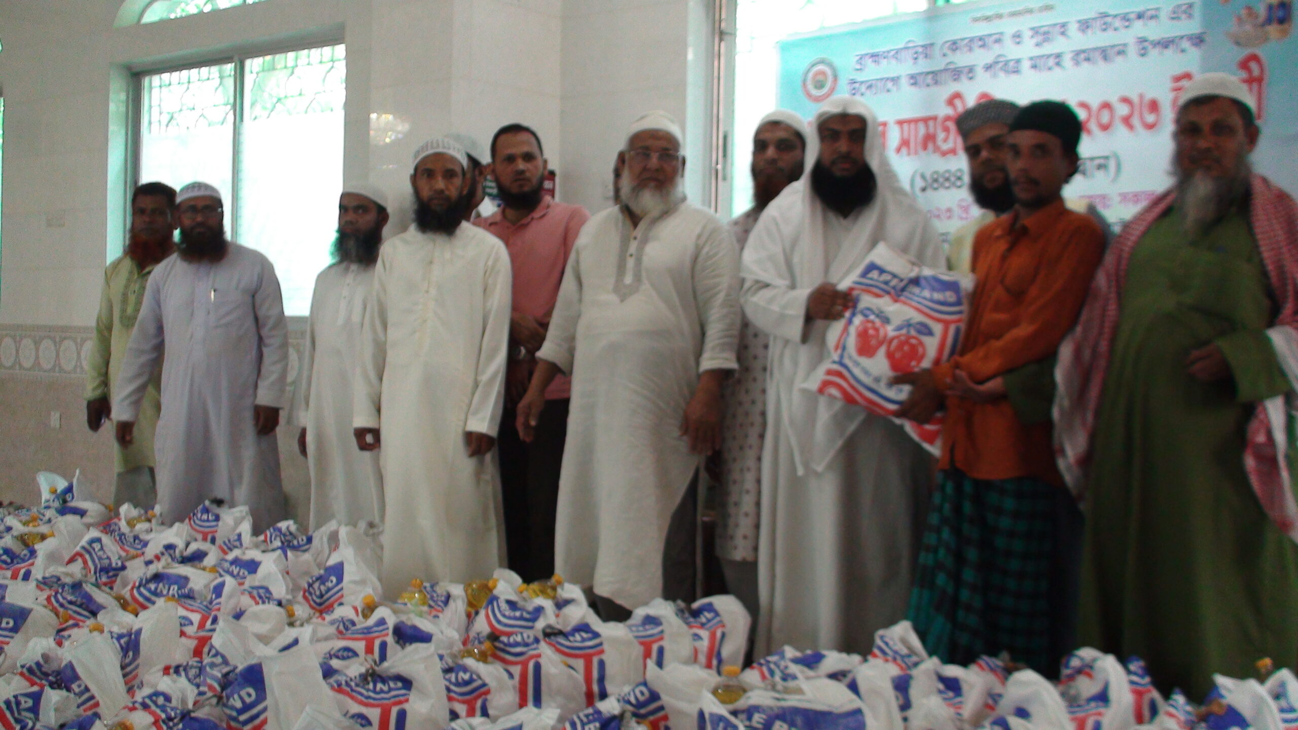 ব্রাহ্মণবাড়িয়া কোরআন ও সুন্নাহ ফাউন্ডেশন এর উদ্যোগে ইফতার ও ঈদ সামগ্রী বিতরণ