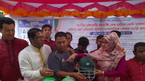 আশুগঞ্জে প্রধানমন্ত্রীর দেয়া ক্রীড়া সামগ্রী বিতরণ করলেন শিউলি আজাদ এমপি