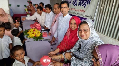 খিচুড়ির সুঘ্রাণে মোহিত হল চরসোনারামপুরের দেড় শতাধিক শিক্ষার্থী