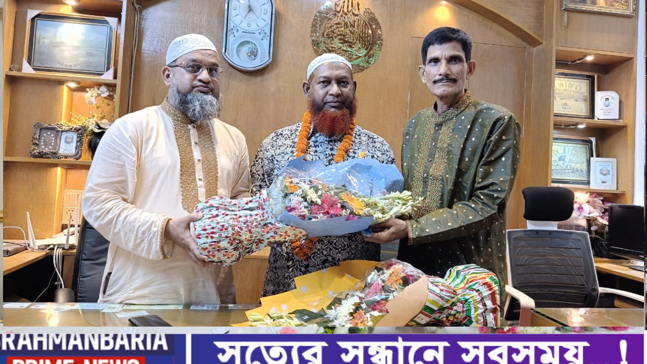 আশুগঞ্জ উপজেলা কৃষকদলের আহবায়ক হাজী আলালশাহকে ফুলেল শুভেচ্ছা